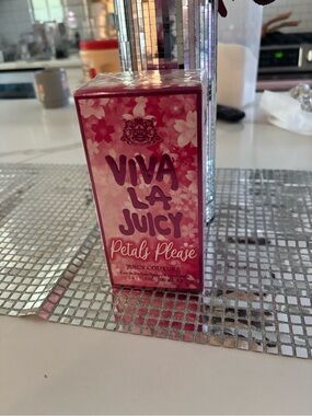 Juicy Couture Viva La Juicy Petals Please - Bright Pink Packaging
